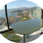 202호거실에서바다조망